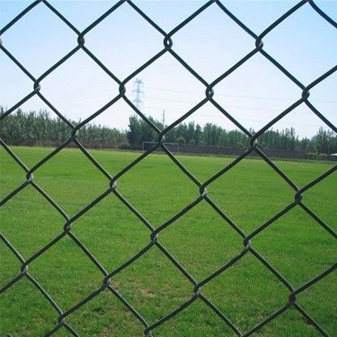 China manufacture PVC coated chain link fence for sports ground